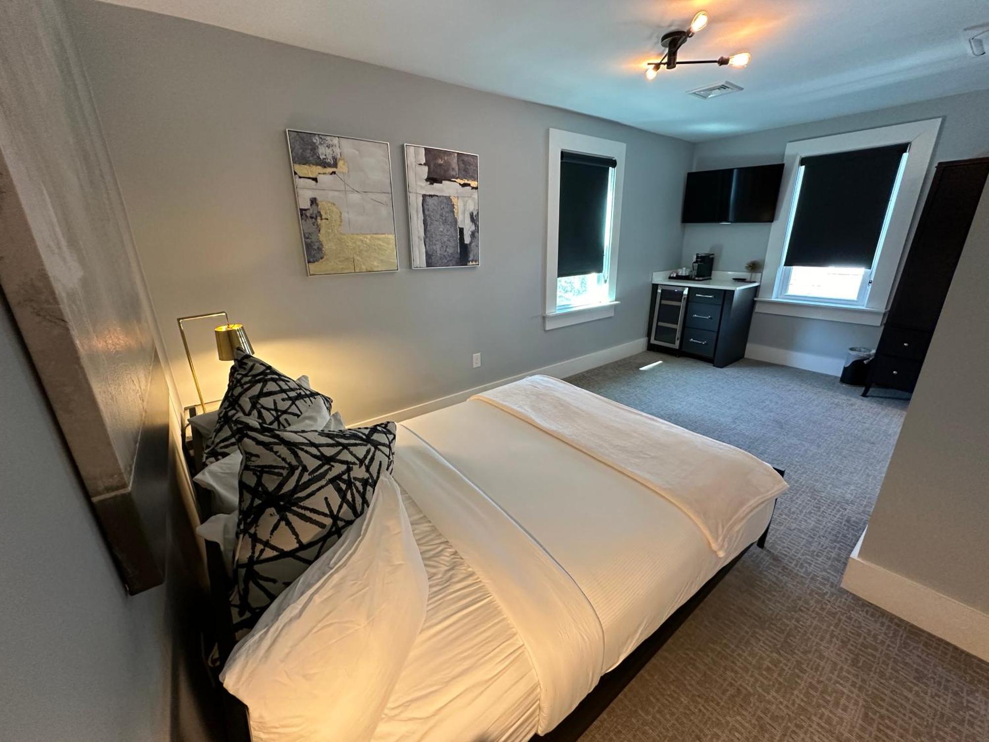 Entire Modern 7 Unit 7 Bath Boutique Inn Newport Exterior photo