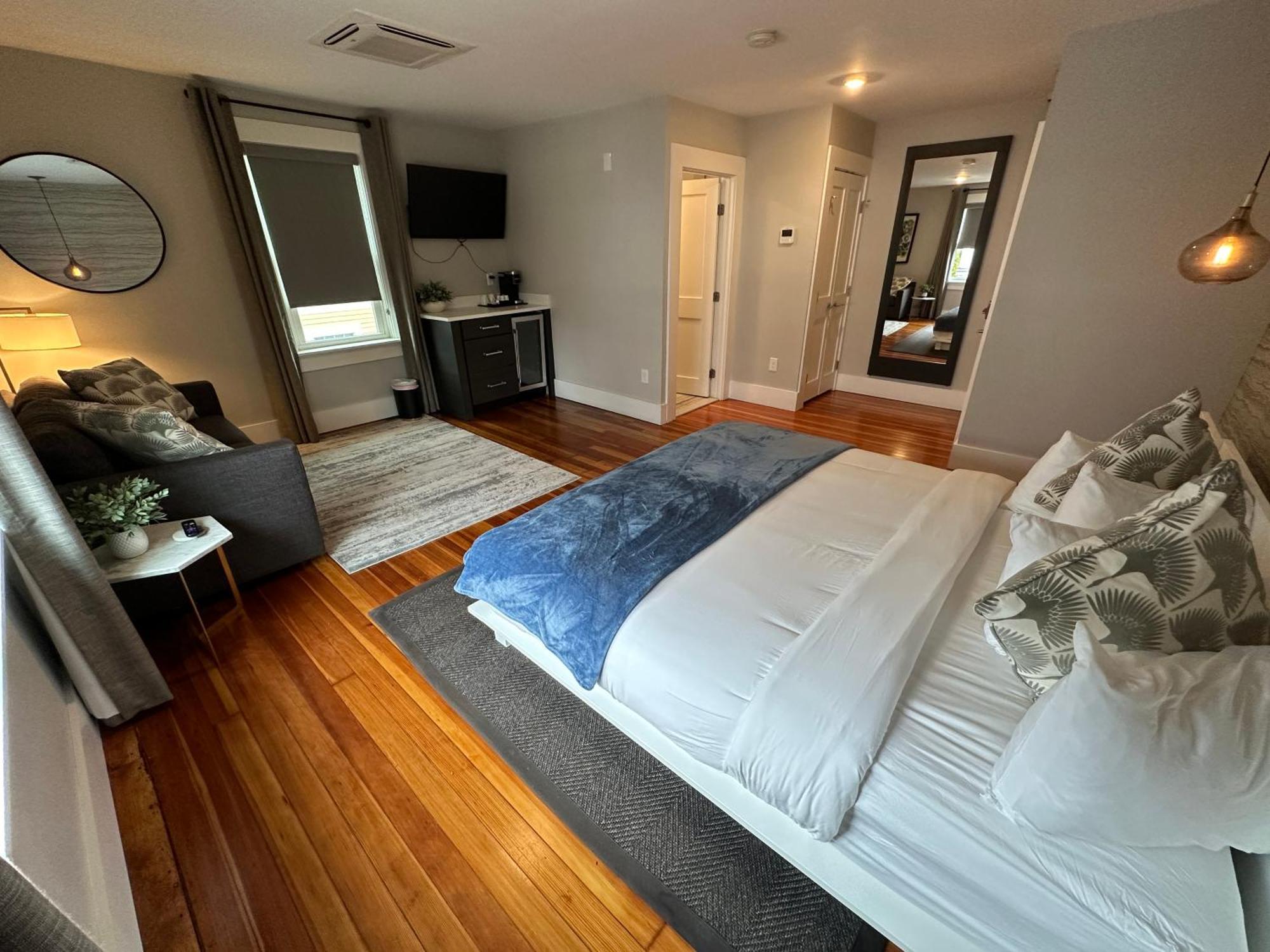 Entire Modern 7 Unit 7 Bath Boutique Inn Newport Exterior photo