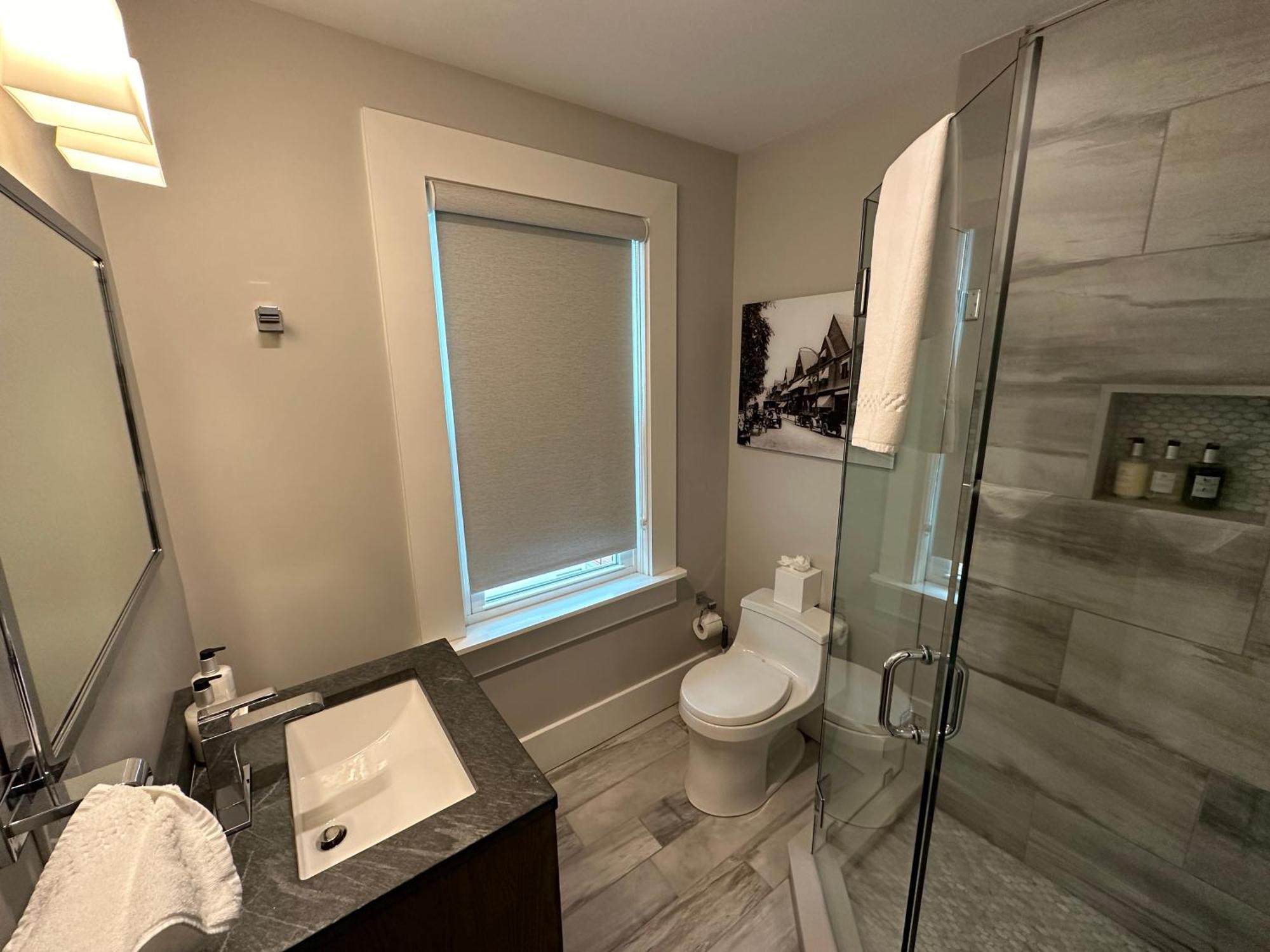 Entire Modern 7 Unit 7 Bath Boutique Inn Newport Exterior photo