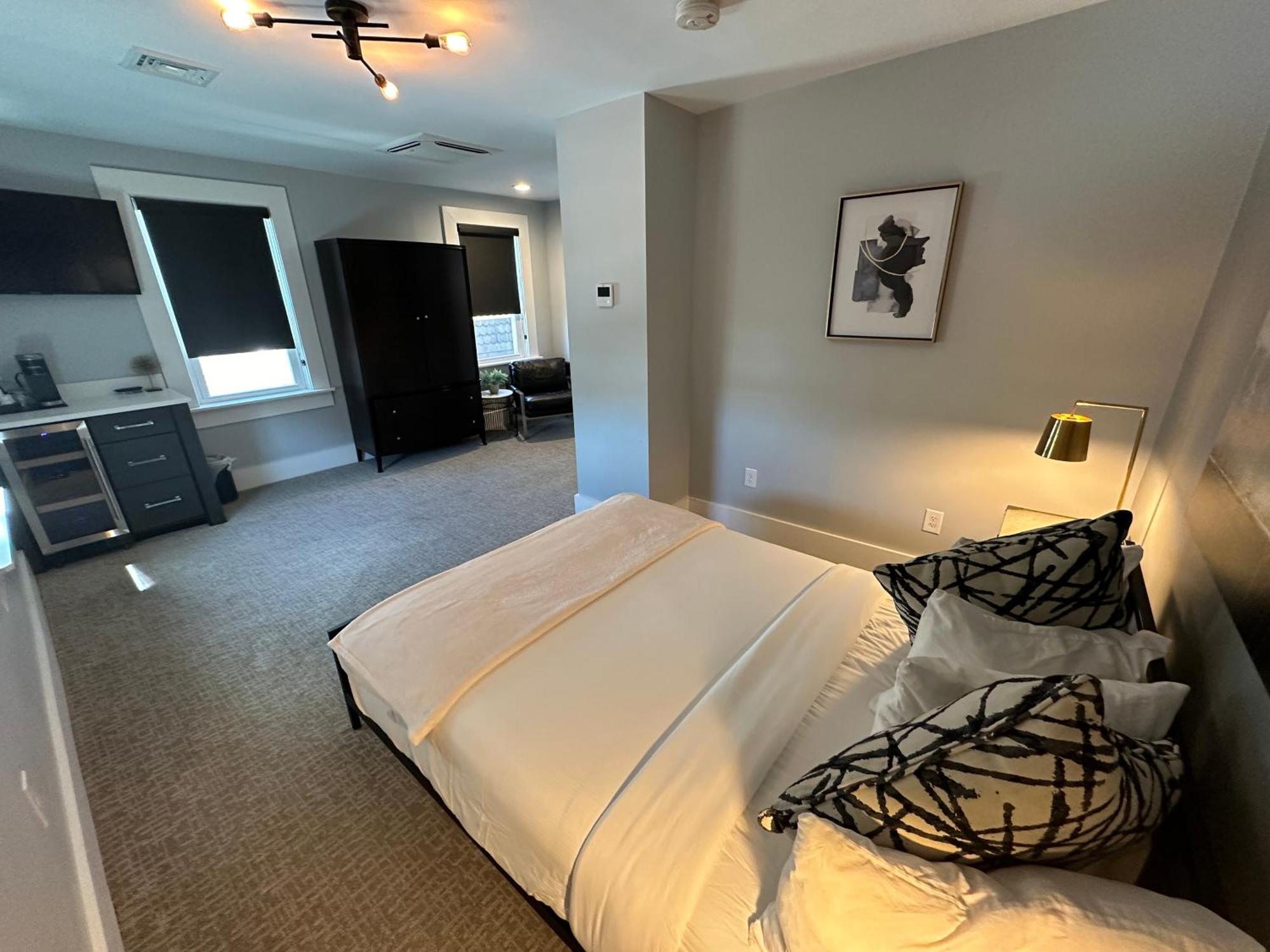 Entire Modern 7 Unit 7 Bath Boutique Inn Newport Exterior photo