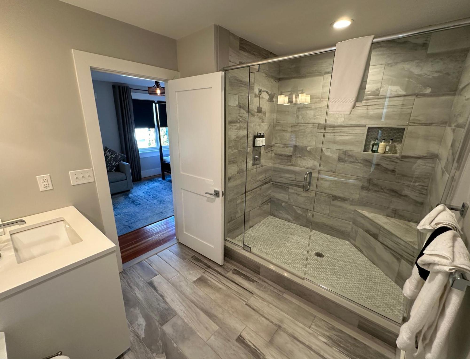 Entire Modern 7 Unit 7 Bath Boutique Inn Newport Exterior photo