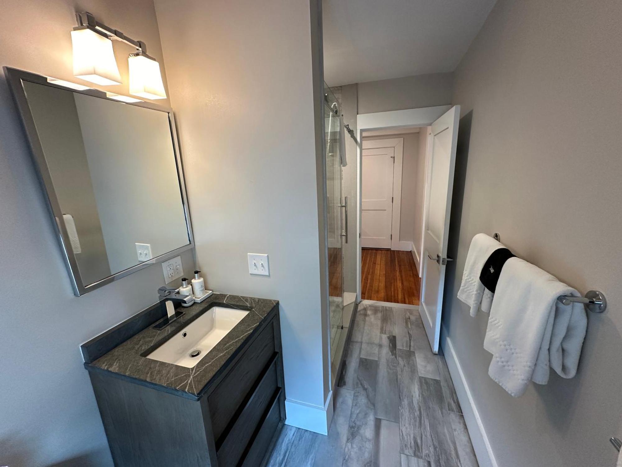 Entire Modern 7 Unit 7 Bath Boutique Inn Newport Exterior photo