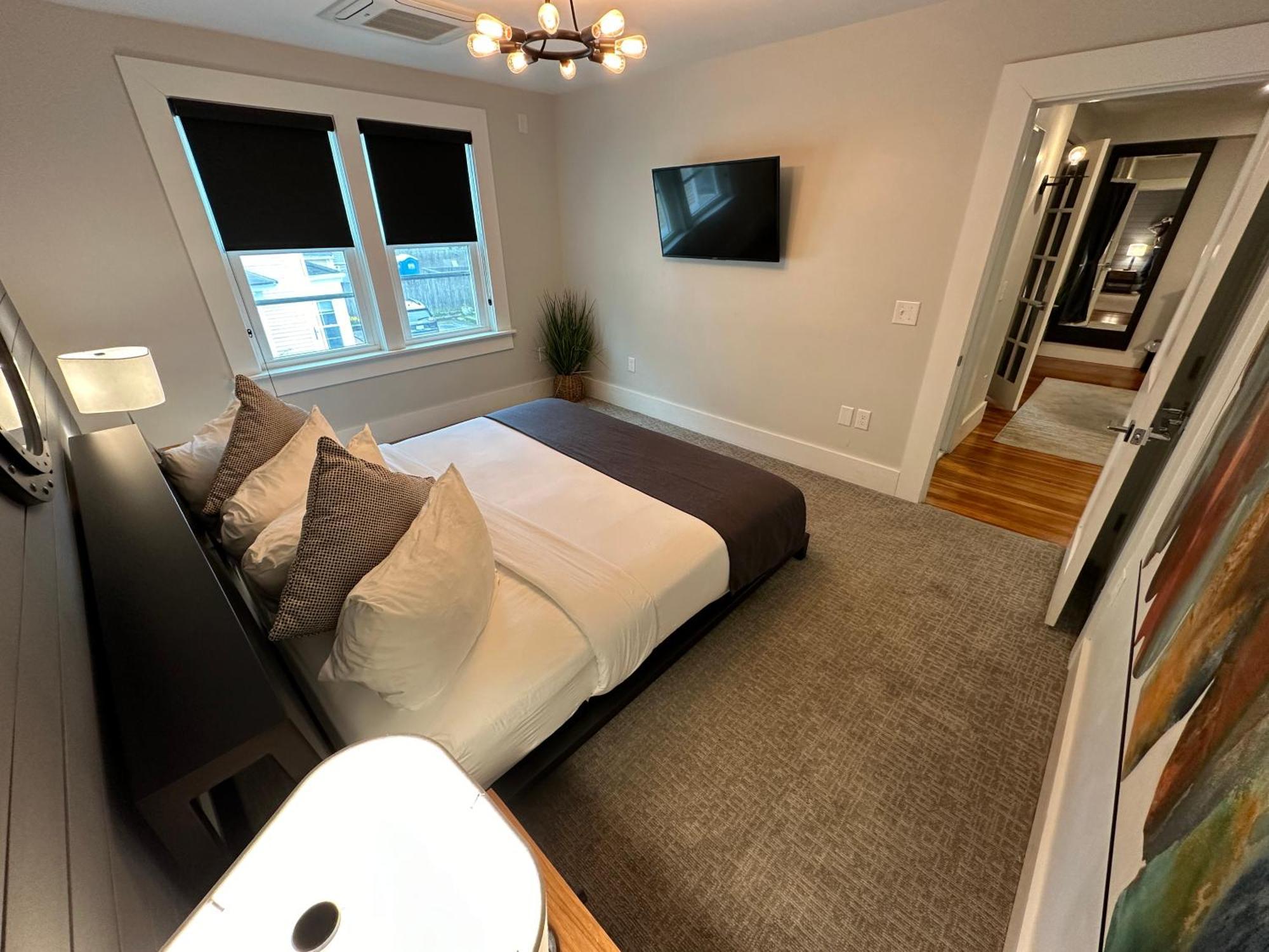 Entire Modern 7 Unit 7 Bath Boutique Inn Newport Exterior photo
