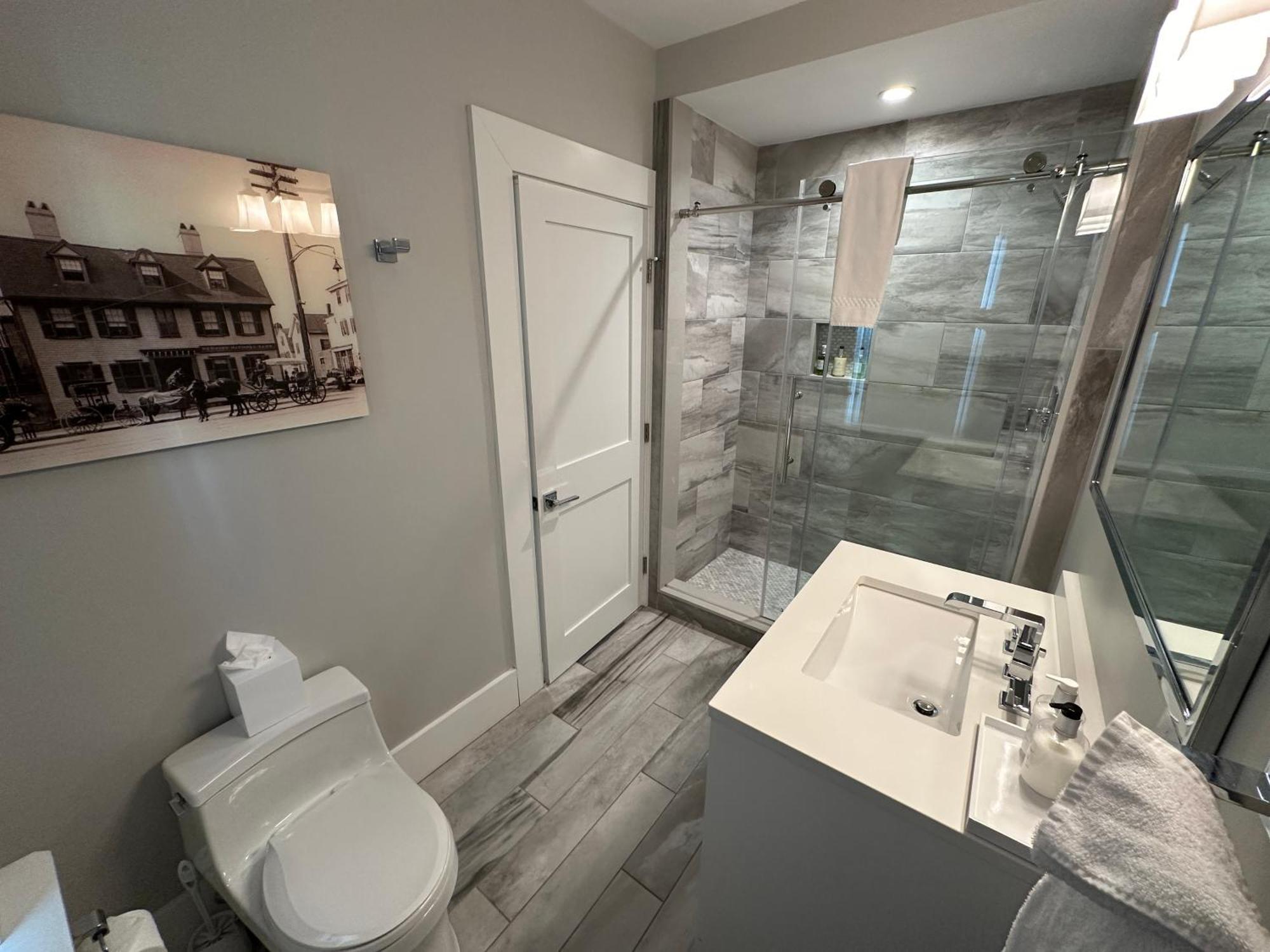 Entire Modern 7 Unit 7 Bath Boutique Inn Newport Exterior photo