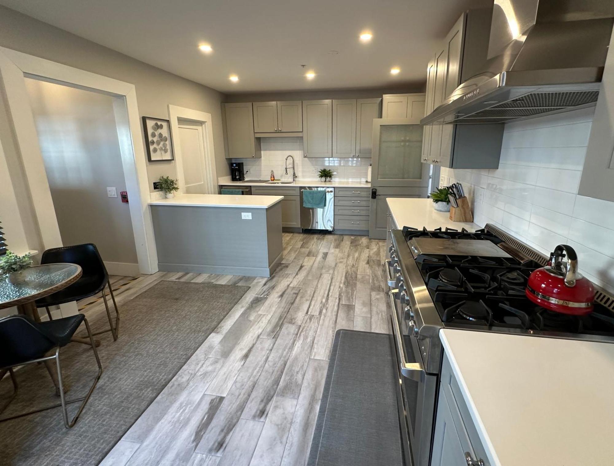 Entire Modern 7 Unit 7 Bath Boutique Inn Newport Exterior photo