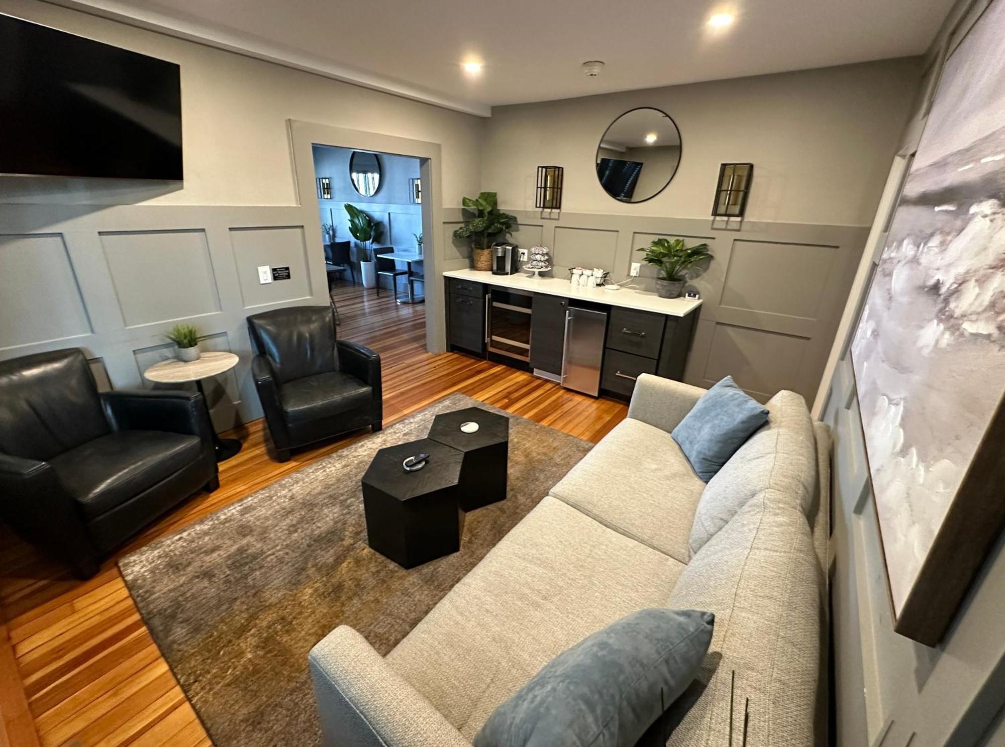 Entire Modern 7 Unit 7 Bath Boutique Inn Newport Exterior photo