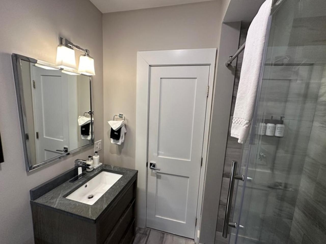 Entire Modern 7 Unit 7 Bath Boutique Inn Newport Exterior photo